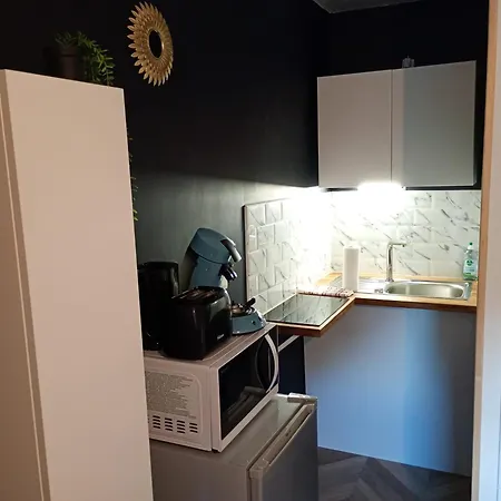 Neuf Champ De Mars 18 * Ρενς