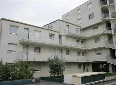 Neuf Champ De Mars 18