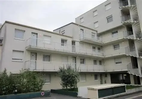 Neuf Champ De Mars 18